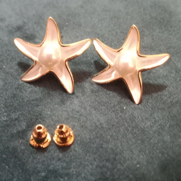 14 k Yellow Gold Plated Star Earrings. - Picture 7 of 8